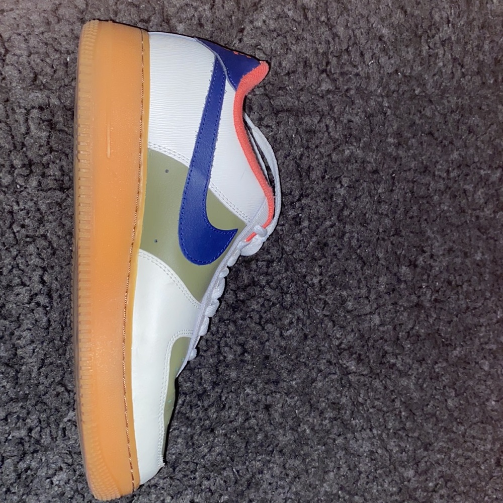 NIKE AIR FORCES GREEN AND WHITE WITH RED TRIM. - Picture 2 of 3